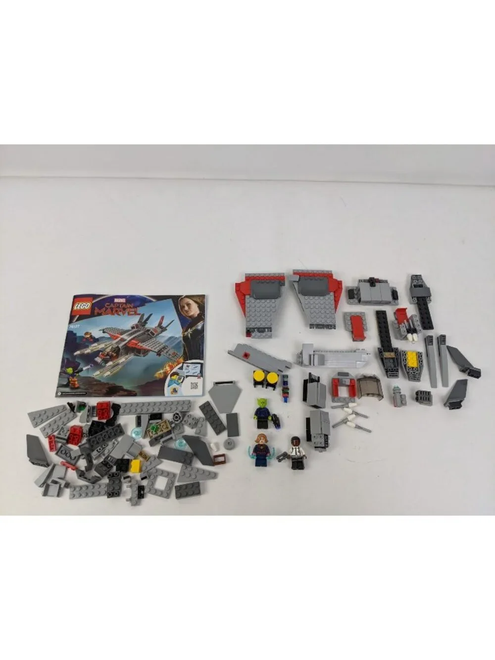 LEGO 76127 Captain Marvel & Skrull Attack w/ Manual NO CAT